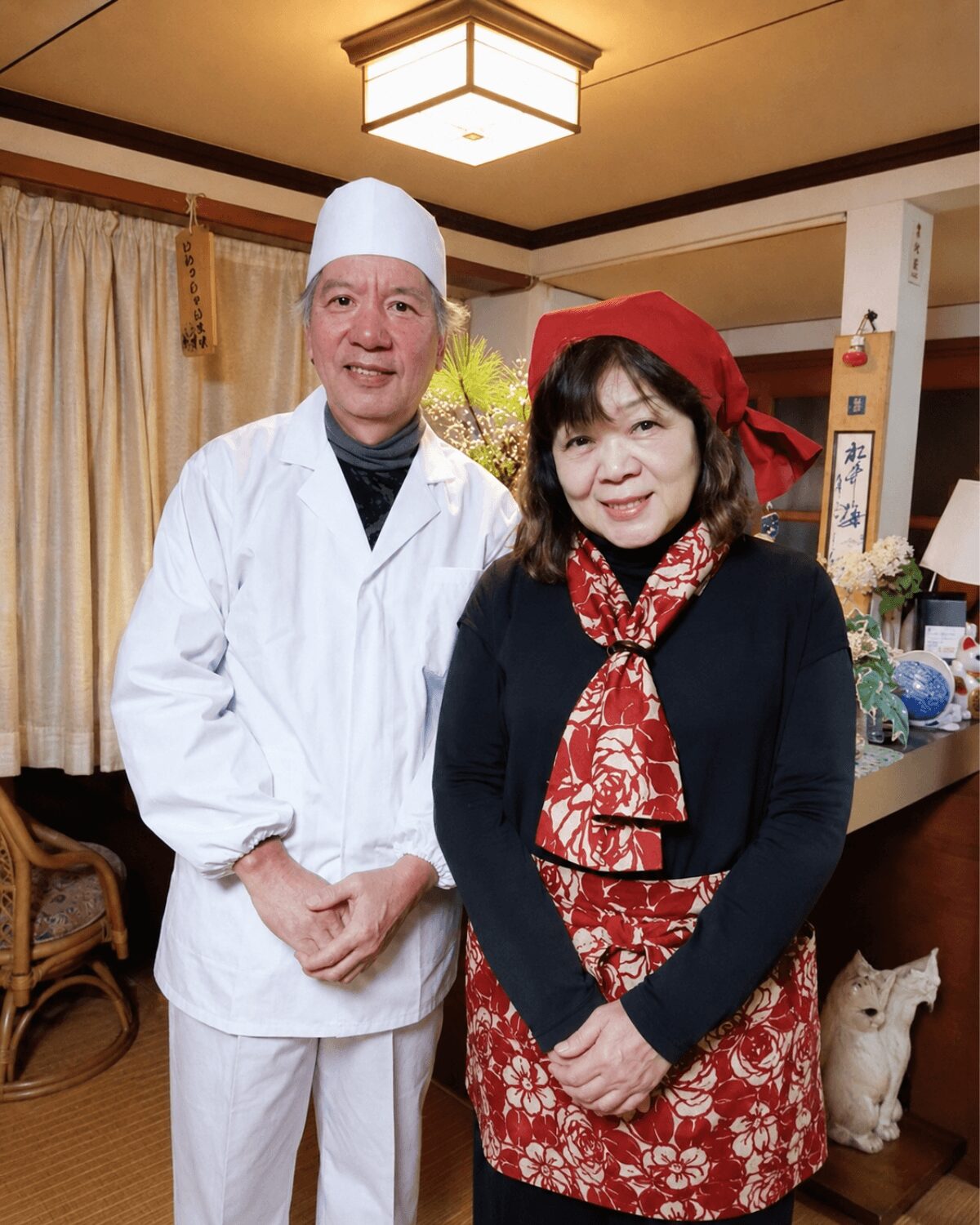 松浦旅館 松川屋旅館の女将と料理人。昔ながらの海辺の旅館であたたかく迎える夫婦